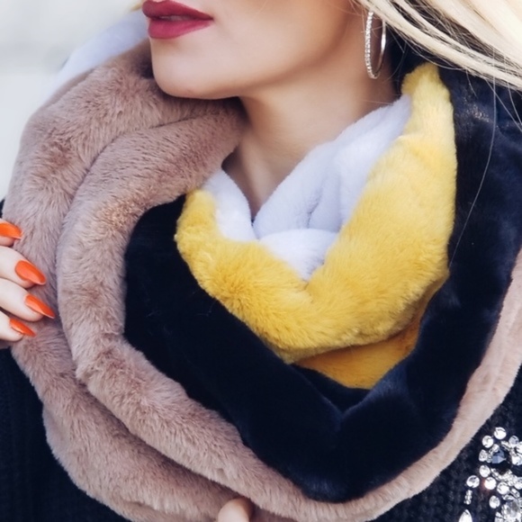 Infinity Scarf Faux Fur ColorBlock - Picture 3 of 3